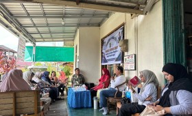 Giat siang, Jum'at 25 Juli 2025 Penyerahan Bantuan kepada warga RT 05 pada kegiatan Probebaya bidang Pemberdayaan Tahun Anggaran 2025 ‎ ‎1. Sosialisasi dan Edukasi Pengelolaan Sampah Rumah Tangga ; ‎2. Penyerahan Pemberian Makanan Tambahan di Posyandu Balita dan Lansia. ‎ ‎di Aula Kantor Kelurahan Sempaja Barat dihadiri Narasumber Dinas Lingkungan Hidup, Kasi Kesra, Pendamping Probebaya Non Infrastruktur, Ketua Pokmas beserta anggota dan Ketua RT.  ‎