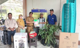 Giat, Senin 04 Agustus 2025 ‎ ‎Penyerahan pada kegiatan Probebaya bidang Sapras Tahun Anggaran 2025 ‎ ‎Pengadaan Barang dan Tanaman Toga Kepada Bapak Ketua RT 01, RT 03, RT 04, RT 06, RT 07, RT 08, RT 09, RT 10, RT 11 dan RT 12 pada wilayah Kelurahan Sempaja Barat diserahkan langsung oleh Lurah, Kasi Ekbang, Kasi Tapem, Pendamping Probebaya Infrastruktur, Ketua Pokmas beserta anggota dan Ketua RT.
